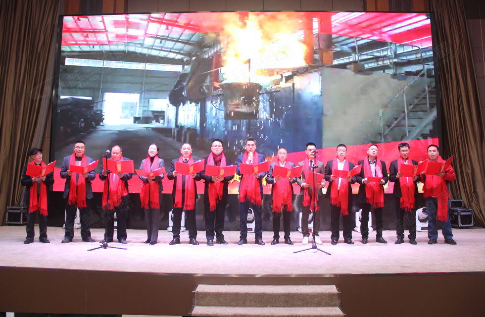 金牛辭舊歲，猛虎迎春來。搭著歡樂的時光列車，我們一起歡送碩果累累的2021年，迎來了嶄新的2022年。1月26日，我們歡聚一堂，在歡聲笑語、載歌載舞中迎接新春，“立足新鴻程開創新局面”桂林鴻程2021年年終總結表彰會由此開始！