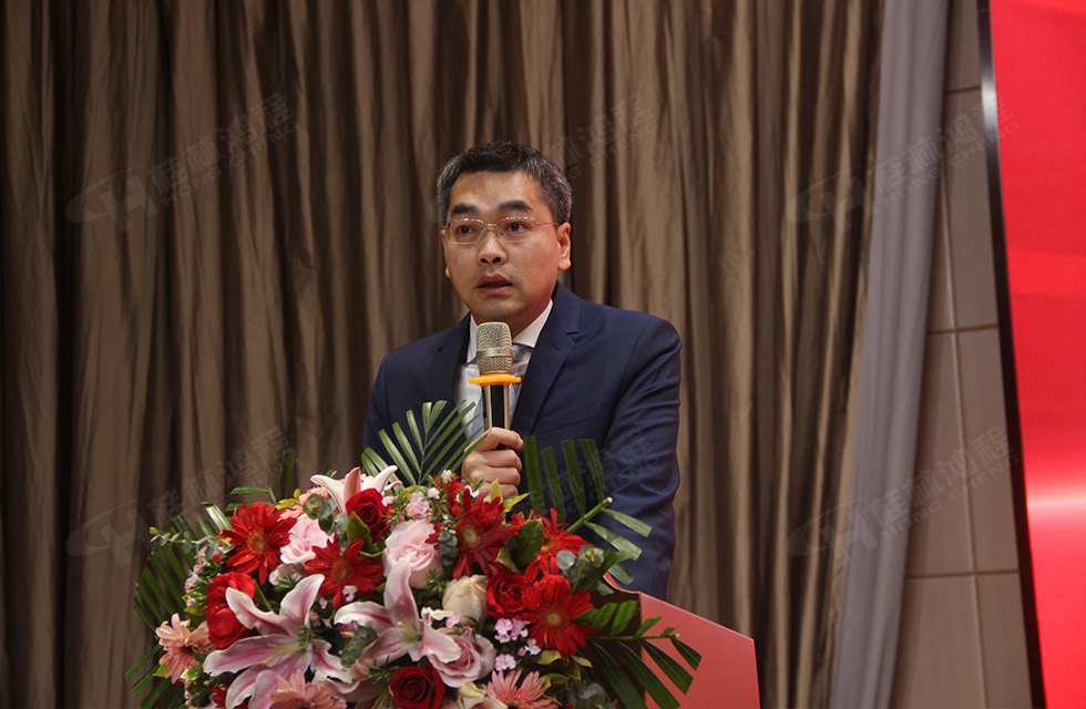 金牛辭舊歲，猛虎迎春來。搭著歡樂的時光列車，我們一起歡送碩果累累的2021年，迎來了嶄新的2022年。1月26日，我們歡聚一堂，在歡聲笑語、載歌載舞中迎接新春，“立足新鴻程開創新局面”桂林鴻程2021年年終總結表彰會由此開始！